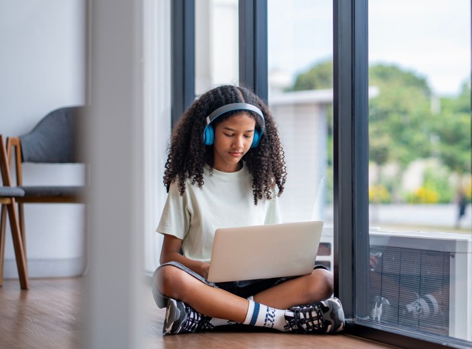 Estudiar desde casa en la España rural es posible gracias a Internet Satelital